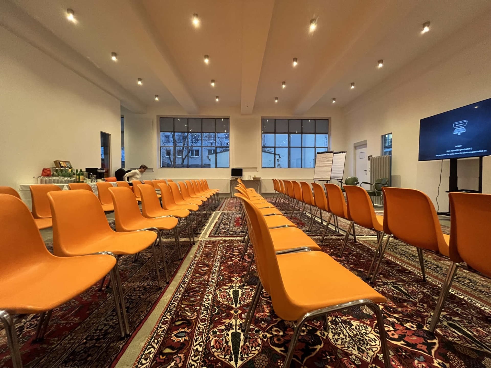 FILM LOFT Nr. 3 — Kinosessel in Orange