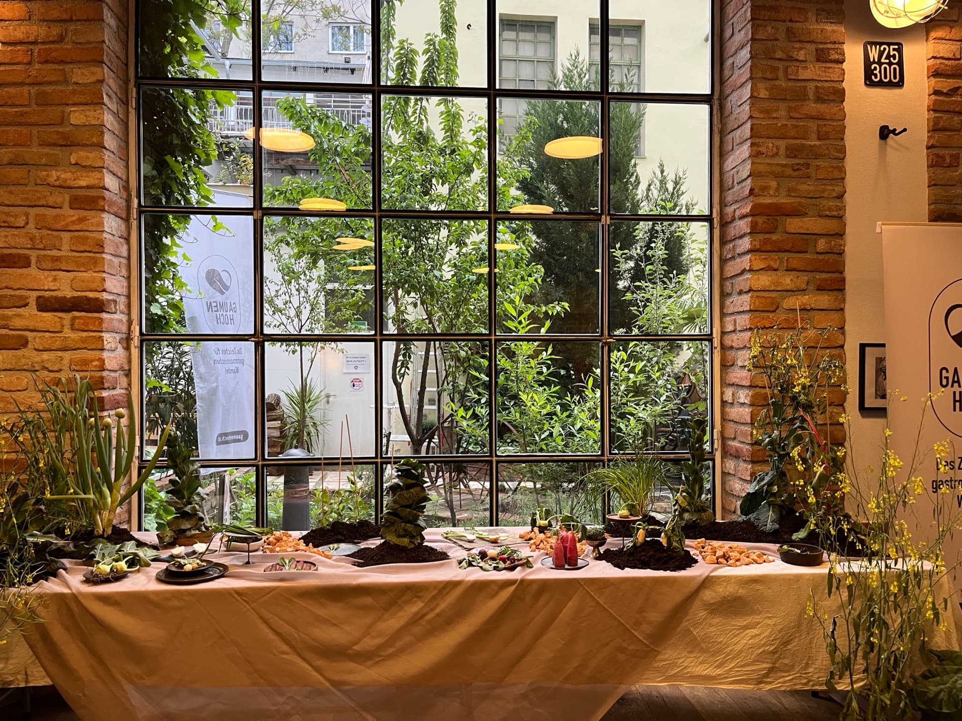 GRAND LOFT — Grüne Deko bei Gaumen Hoch Event