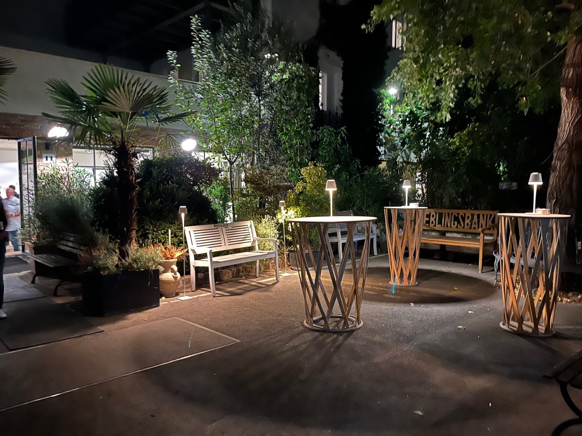 SILENT LOFT — Courtyard at night